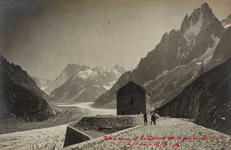 Arch. dép. Haute-Savoie - 36 Fi 0807 - Voie, cour et bâtiment de la gare du Montenvers / Cliché auteur non identifié, 31 août 1908